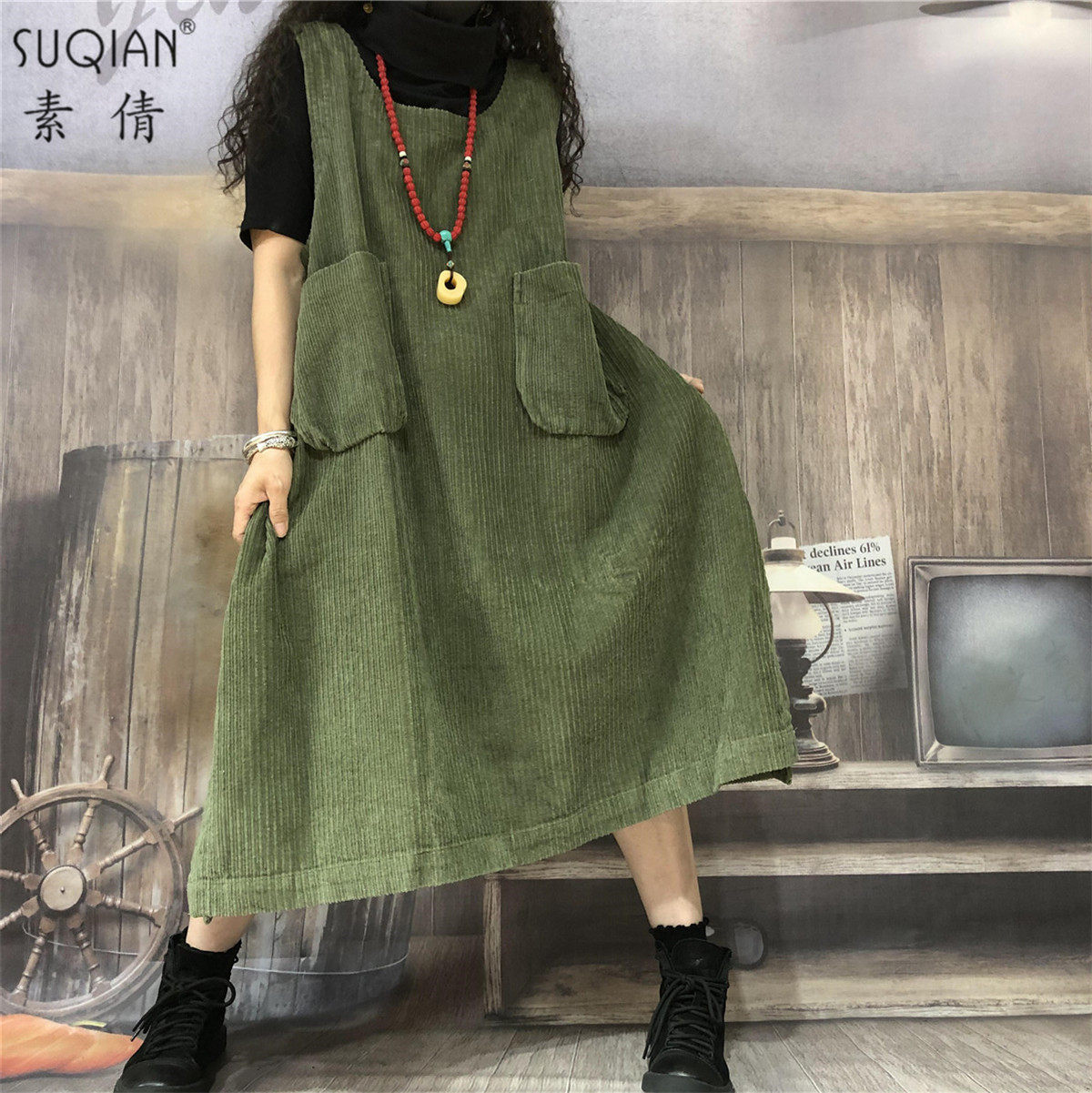 素倩（服饰）大码灯芯绒背带裙女2020春季新款复古百搭圆领连衣裙