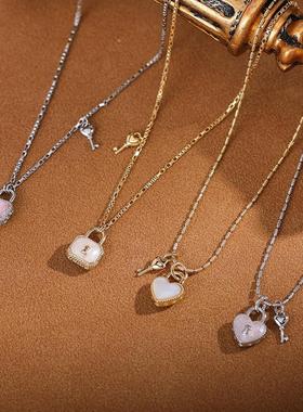 2025新款包包爱心贝母项链女小众百搭镀金小众设计几何方形锁骨链