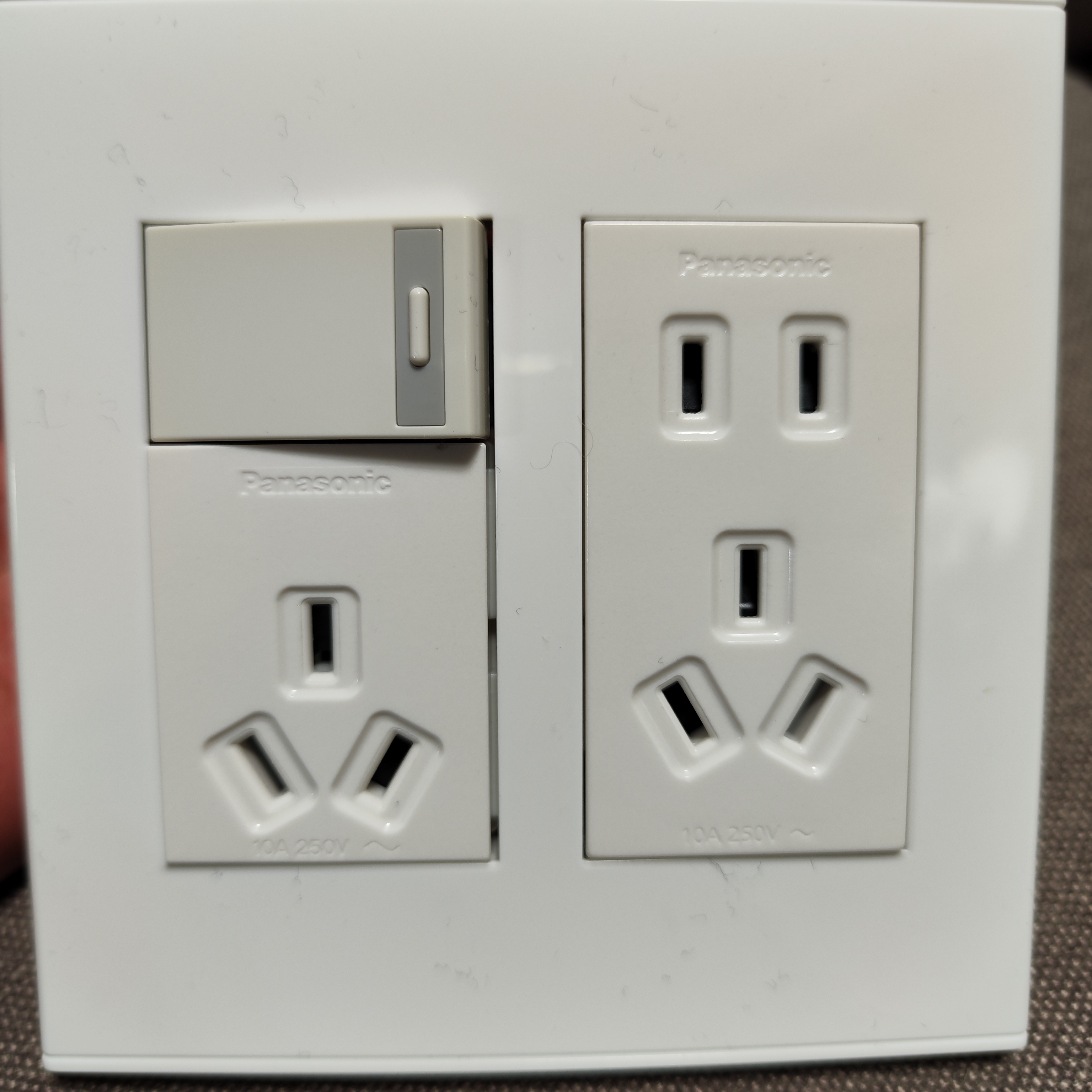 松下开关插座芯子120型一开三眼10A带新国标二三眼 普通PC面板