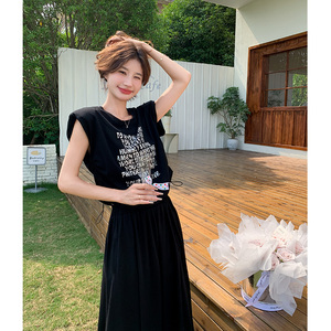 黑色字母印花短袖套装夏女2024新款韩系宽松减龄显瘦半身裙两件套图片
