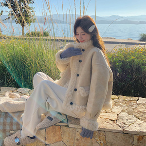 2025新款冬季甜美时髦浅黄色羊羔毛厚外套女独特保暖皮毛一体外套图片