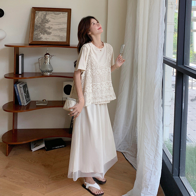 小众不撞款套装半身裙2025新款女夏时尚高级感镂空上衣T恤三件套图片