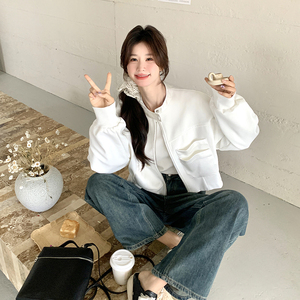白色休闲短款外套女2025春季新款设计感超好看小个子机车夹克上衣