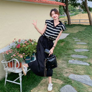 韩系学院风休闲套装裙女2025年夏季新款韩系条纹上衣半身裙两件套图片