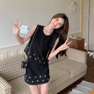 黑色花朵小香风套装裙女2025夏季新款设计感背心上衣半身裙两件套图片