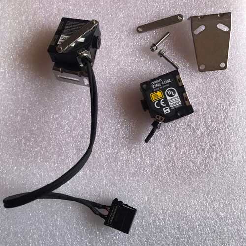 议价光电传感器E3NC-LH02 ，2个，一询价