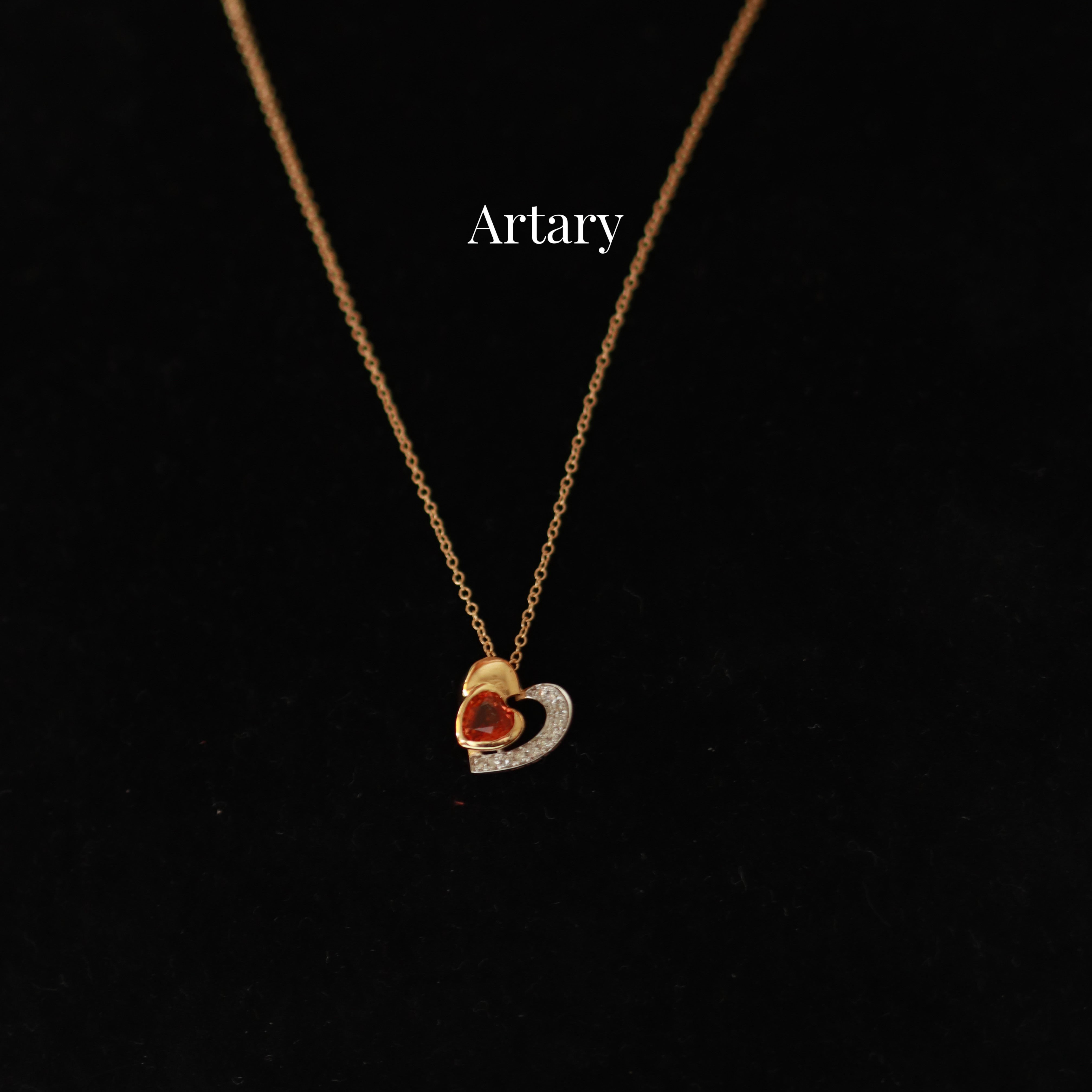 Artary 18k黄金彩色蓝宝石 镂空爱心钻石项链 心形彩宝首饰礼物女