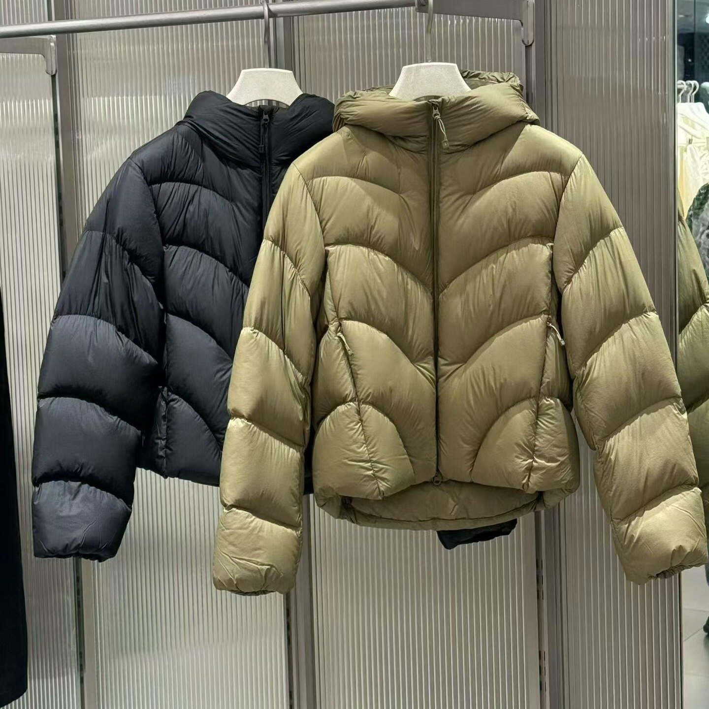【商场同款】26冬新品95%白鹅绒泡芙短款羽绒服女连帽保暖面包服