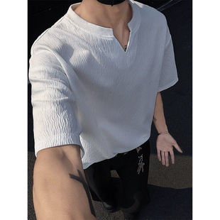 高级感褶皱v领t恤短袖男款夏季肌理感透气打底衫内搭美式五分半袖