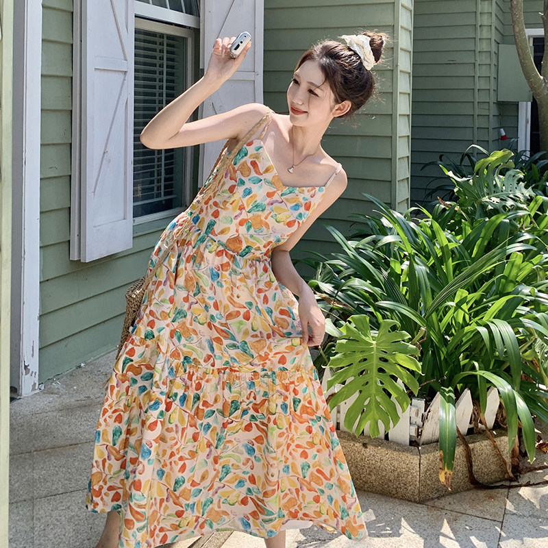 海边度假碎花吊带连衣裙女2025夏季新款法式温柔风别致绝美沙滩裙图片