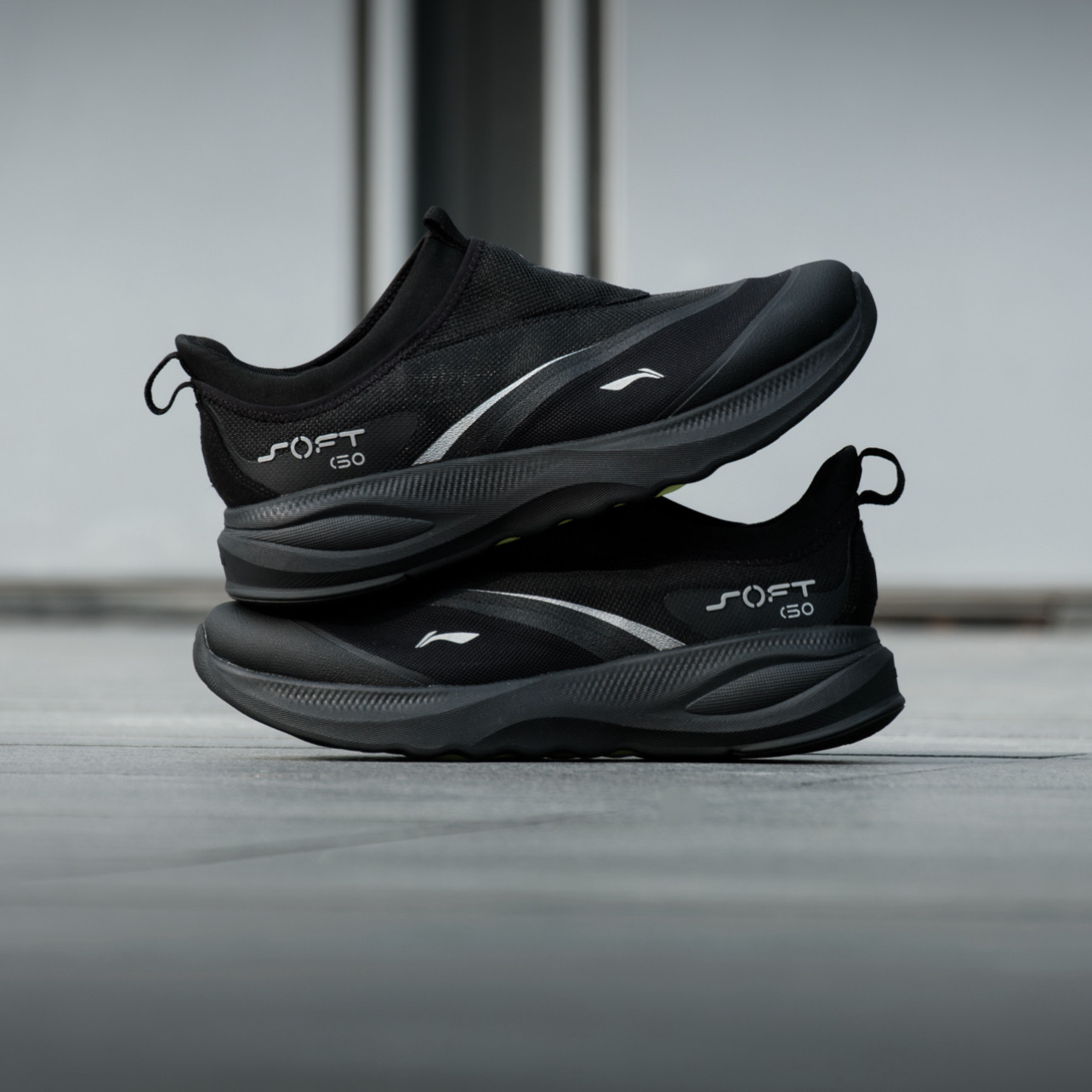 李宁SOFT GO2丨潮流休闲鞋男鞋2025新款一脚蹬软弹轻便透气运动鞋