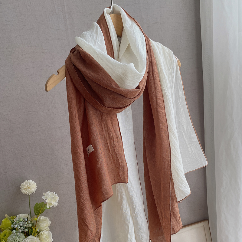 秋天氛围感暖橘白拼色薄款棉麻披肩女春秋护颈柔软亲肤围巾秋冬季