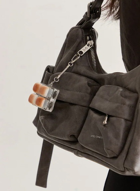 书包挂件高级感小众男生稀奇古怪解压小学生情侣包包挂件焦糖面包