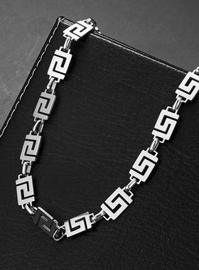潮日韩回形字母钛钢项链2026年新款潮百搭毛衣链女嘻哈风配饰