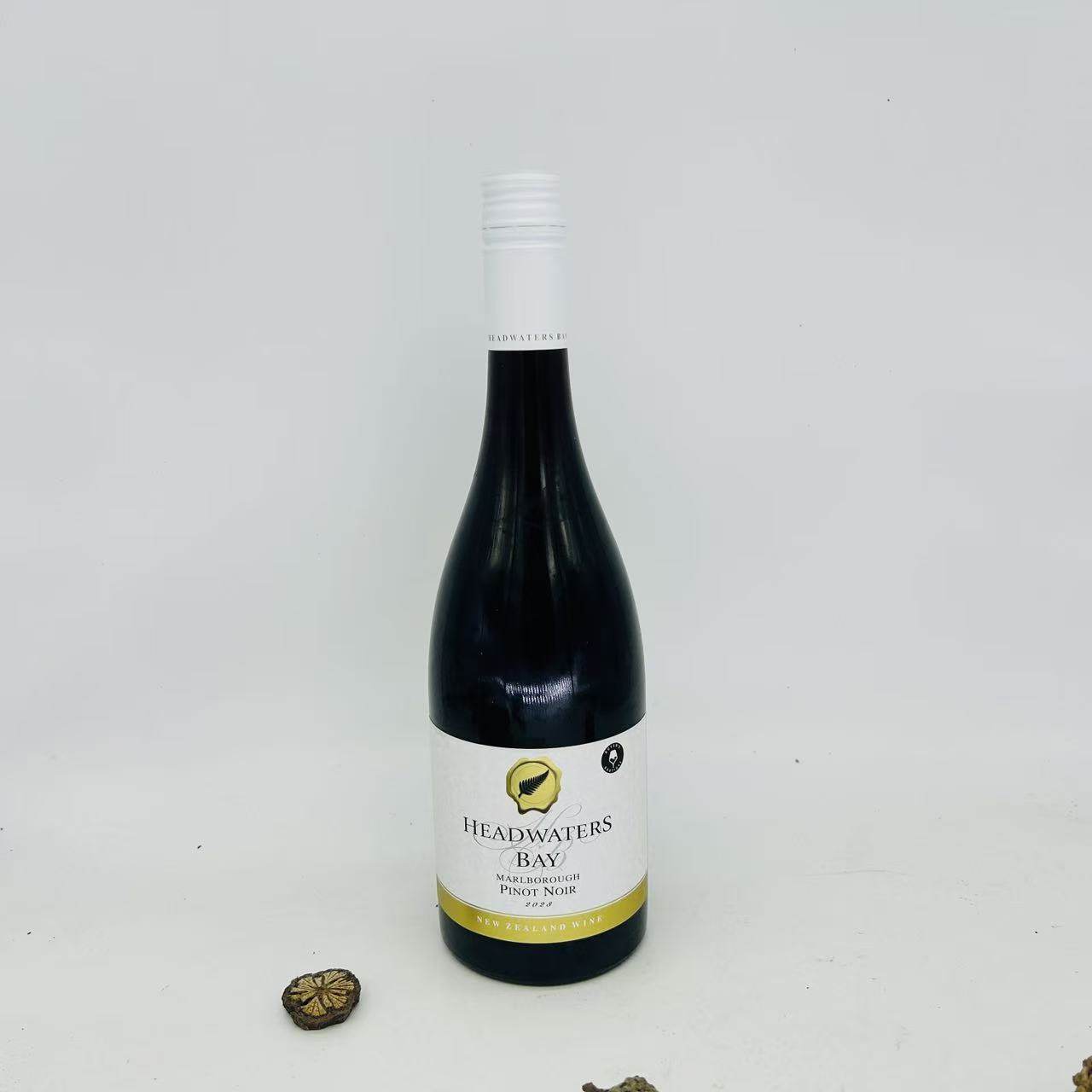 HEADWATERS BAY MARLBOROUGH PINOT NOIR WINE OF NEW ZEALAND