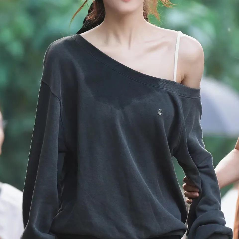 赵露思穿搭套装女秋季新款爆款斜肩卫衣搭配修身短款两件套装