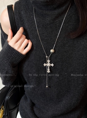 银色中古十字架长款项链女款秋冬轻奢高级感毛衣链装饰小蛇配饰品