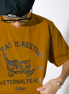 DAKYAM(达人) 2024 S/S Rat In Peace 猫鼠游戏印花圆领短袖TEE恤