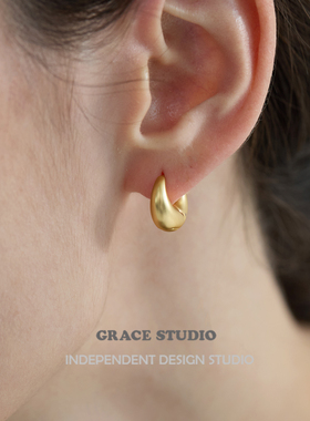 G/S巴黎街头 极简哑光拉丝迷你镀金小耳圈2026新款爆款高级感耳环