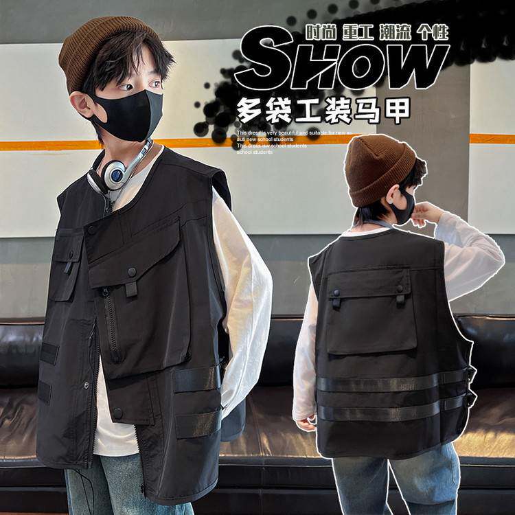 专柜品牌男童马甲2026春季新款儿童时髦帅气男孩工装无袖外套背心