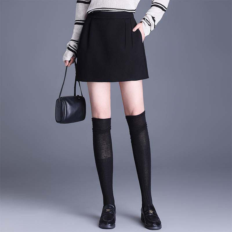 专柜品牌黑色纯色半身裙女2026新款春秋季时尚高腰a字显瘦包臀短