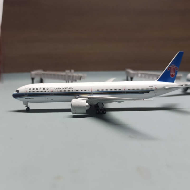 Av南航777-300er可拆卸起落架目测无暇,谢绝验尸官,严重盒控等,