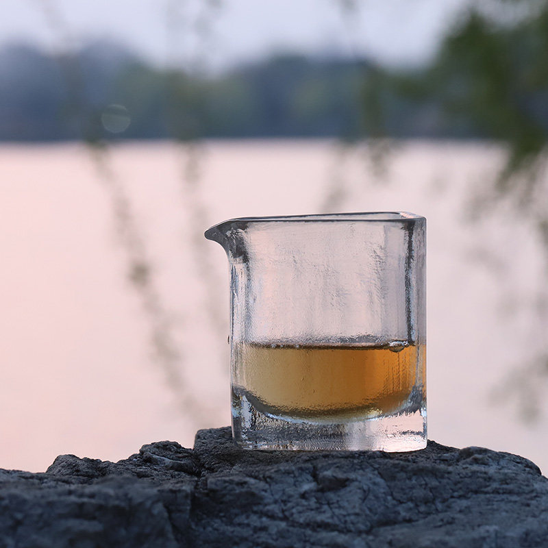 天然水晶三角公道杯白水晶茶器耐高温加厚耐高温纯手工打磨公道杯图片