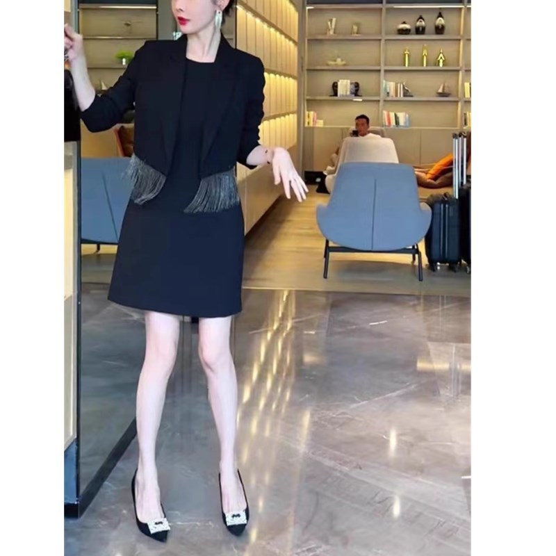 23602大爱美依缘2025早秋新款流苏设计感砍袖连衣裙+外套两件套女