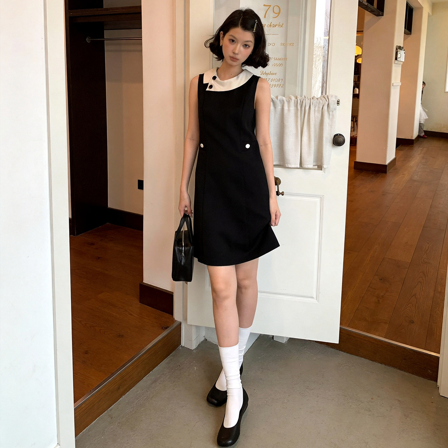 专柜正品法式赫本风黑白领口撞色娃娃领连衣裙女夏季斜翻领收腰无