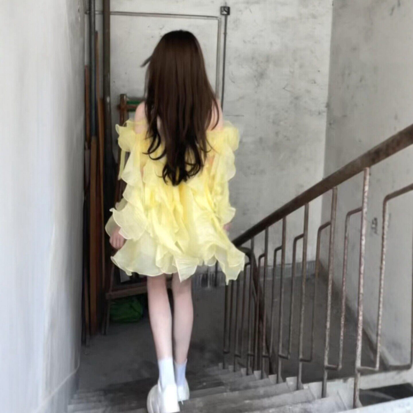 专柜正品海边丁达尔裙温柔风黄色立体荷叶边一字肩连衣裙独特漂亮