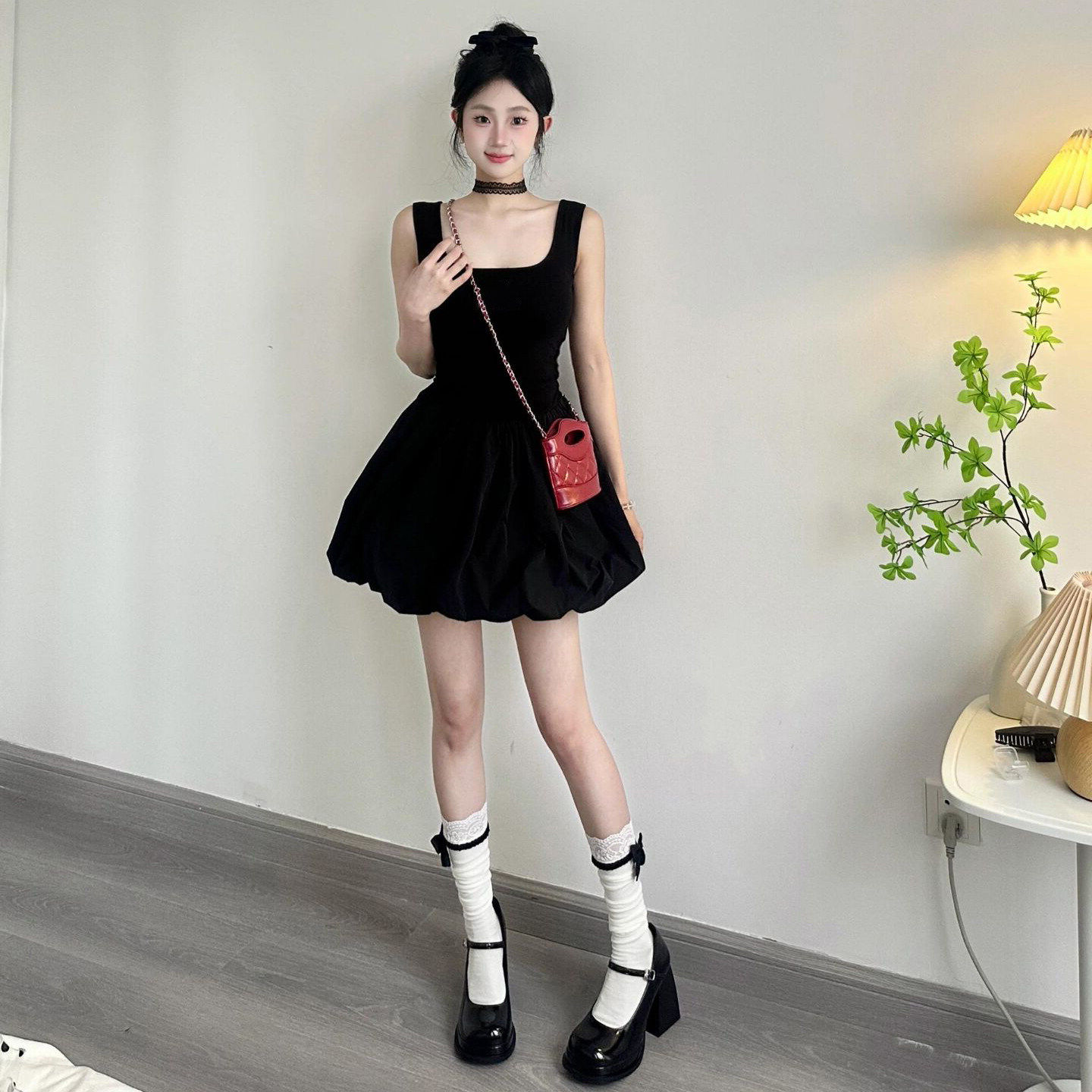 十三行正品法式赫本风黑色背心无袖连衣裙子女修身显瘦小个子蓬蓬