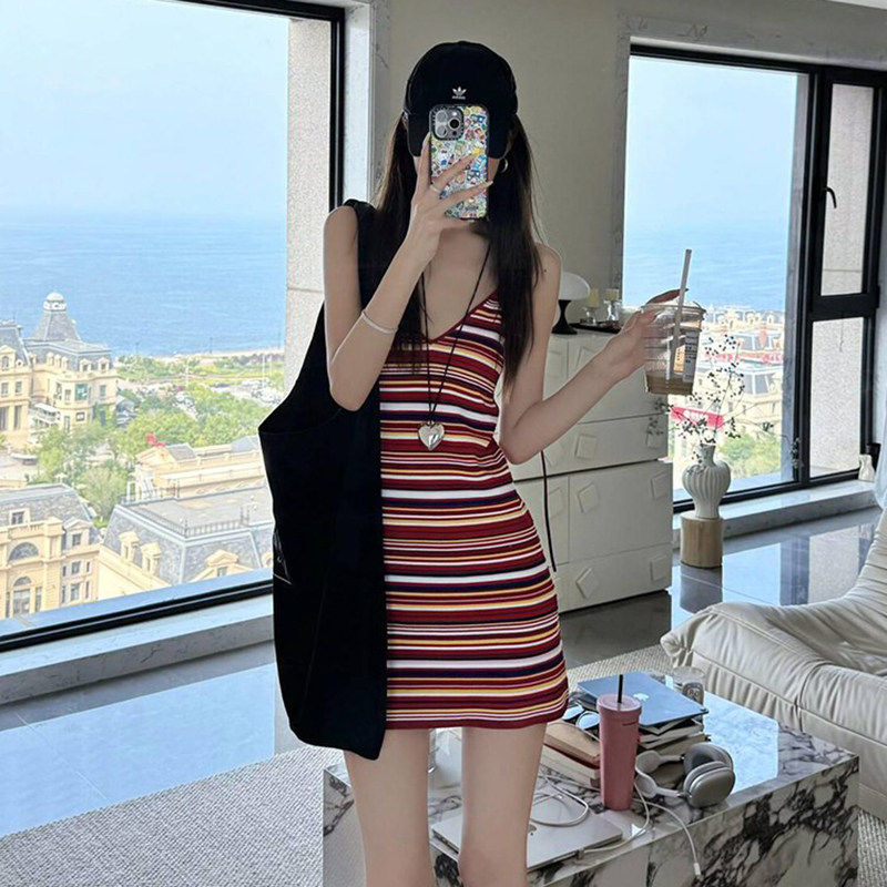 专柜正品法式海边度假辣妹条纹吊带连衣裙女设计感露背显瘦V领短