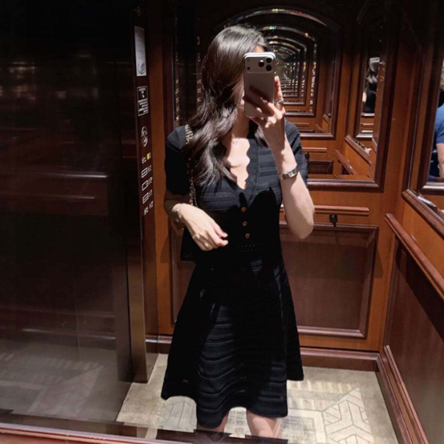 专柜正品韩系独特超好看的V领收腰显瘦连衣裙超火小众不撞款裙子2