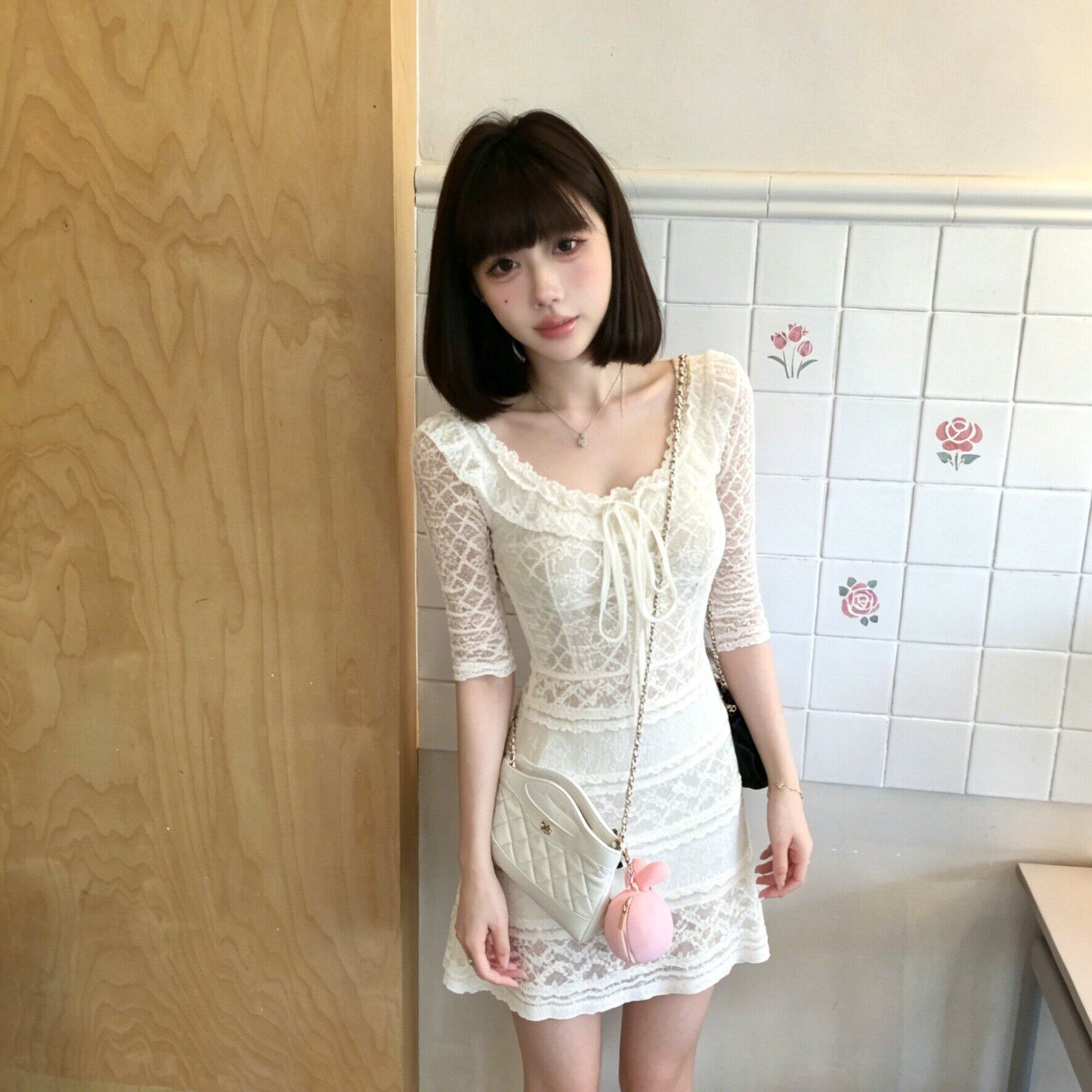 专柜正品温柔风白色中袖蕾丝花边连衣裙女夏季高级感修身显瘦纯欲