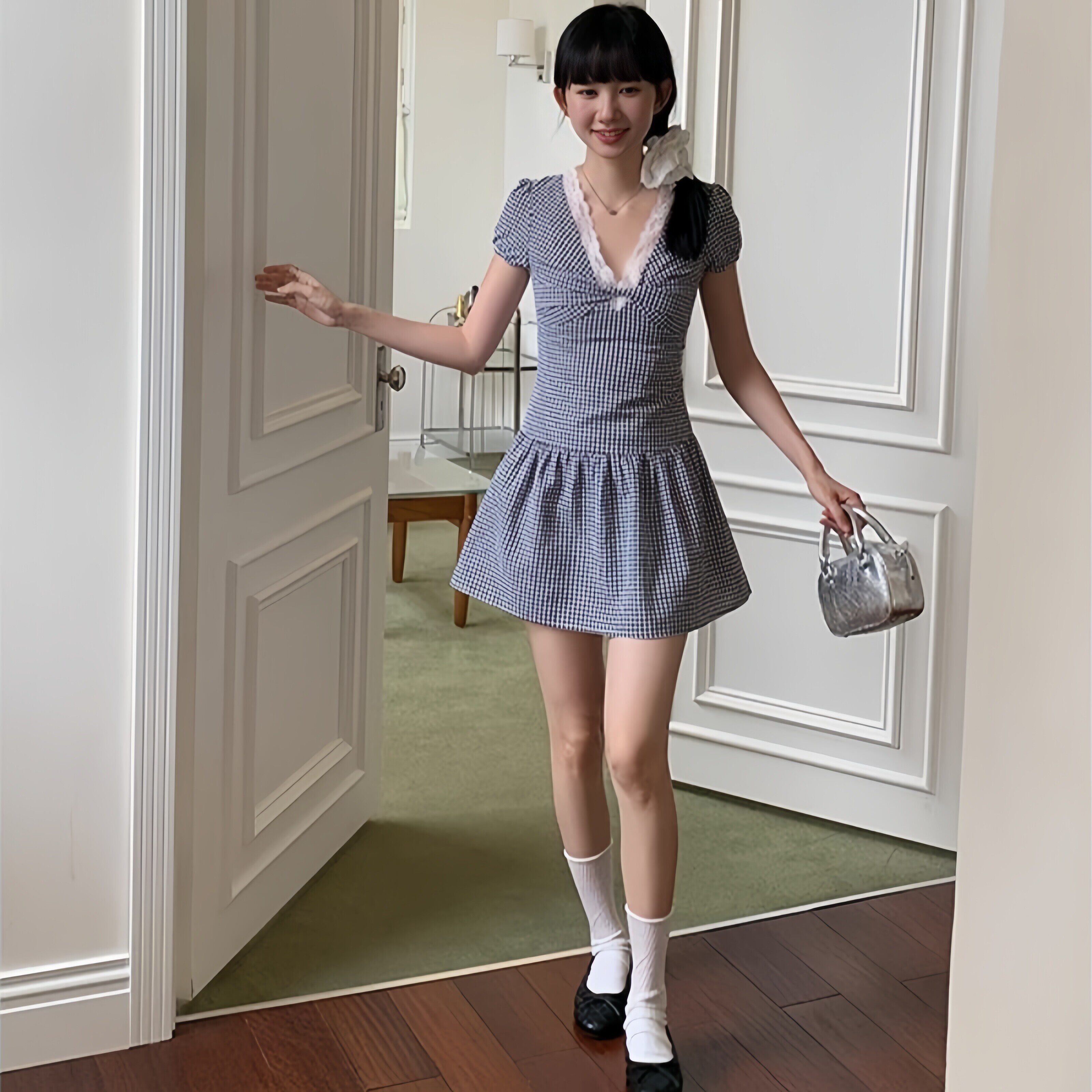 专柜高端ootd复古黑白格子v领短袖连衣裙女夏季设计感收腰显瘦百
