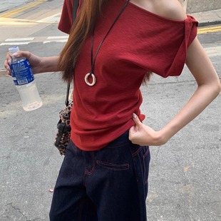 复古辣妹红色露肩斜肩上衣ins潮 2025新款 夏季 短袖 t恤女设计感美式