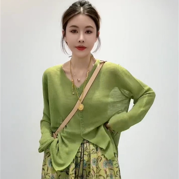 绿色V领纽扣薄款针织衫女糖果色减龄长袖宽松显瘦防晒开衫上衣潮