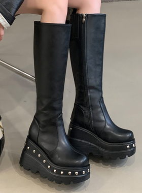 2025年秋季新款厚底马丁靴女英伦风复古长靴子铆钉坡跟高跟鞋女鞋