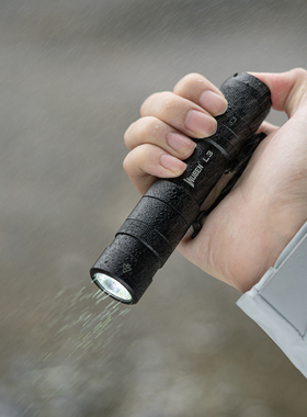 务本L3强光手电筒便携防水强光充电照明户外远射超亮多功能手电筒