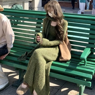 复古清冷氛围感围巾挂脖u领针织连衣裙女2025秋冬新款 毛衣长裙厚