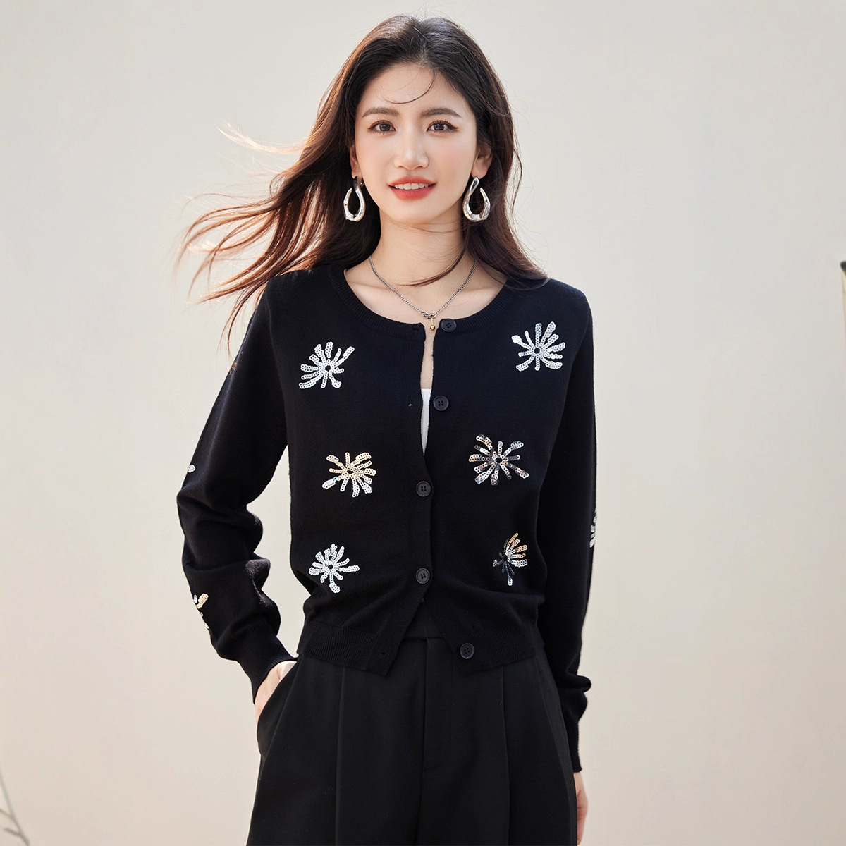 重工毛衣开衫外套女2025新款秋季韩系氛围感巨好看的早秋穿搭上衣