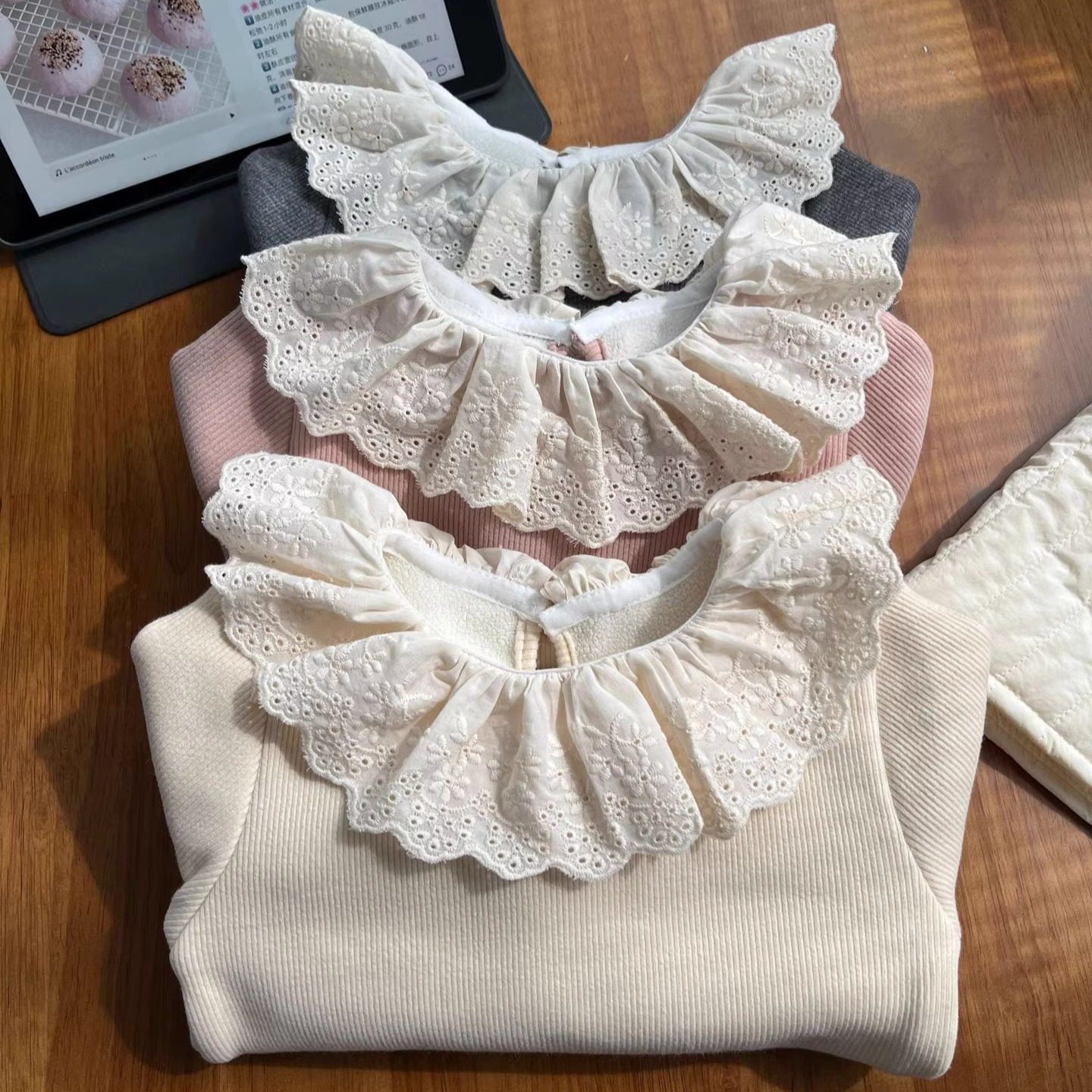 女童秋冬季韩版洋气蕾丝花边领加绒长袖T恤儿童一体绒加厚打底衫