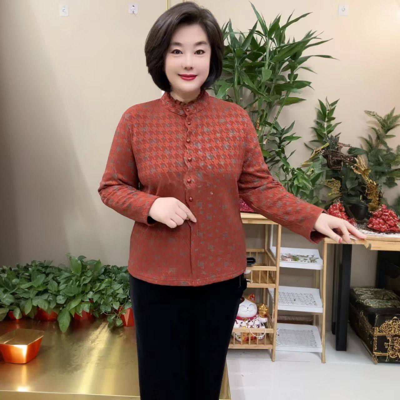 阔太太高端秋冬加绒加厚长袖打底衫中老年妈妈装气质洋气保暖上衣