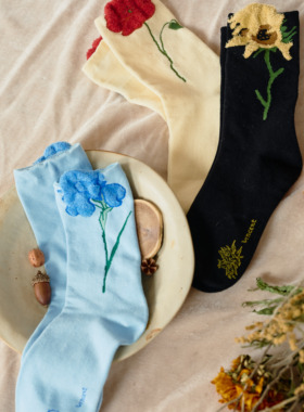 【柒柒Moon直播间】两三事 甜美ins潮流刺绣秋冬潮袜百搭中筒袜子