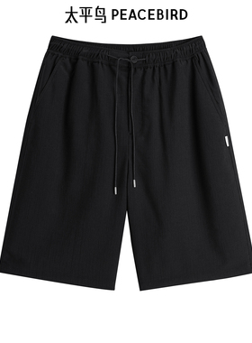太平鸟男装 黑色肌理面料抽绳五分休闲短裤B1GCE2144