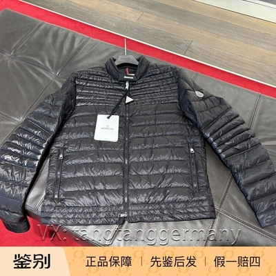 Moncler机车款圆领短款羽绒服