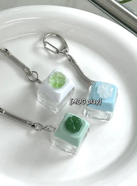 ins风简约小幸运四叶草发光按键钥匙扣挂件创意解压玩具挂饰