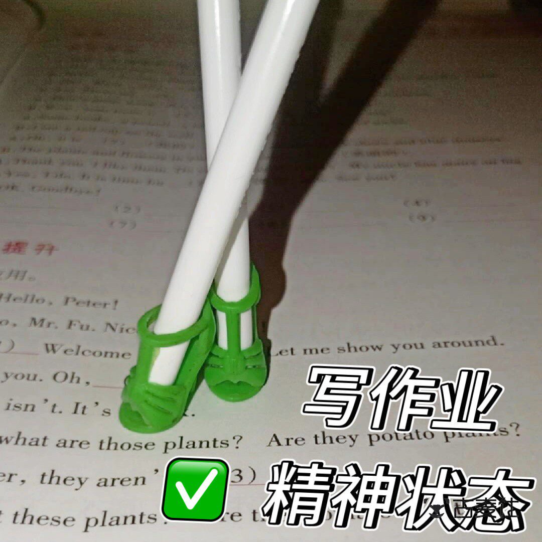 【脚踩作业高跟鞋】中性笔学生高跟鞋角色扮演桌面解压过家家玩具