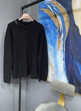 M黑色全绵羊毛圆领领口圆环镂空竖条纹理毛衣MA184UNF306