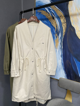 M乳白军绿两色腰部可抽绳V领长款休闲外套MAIACOT013